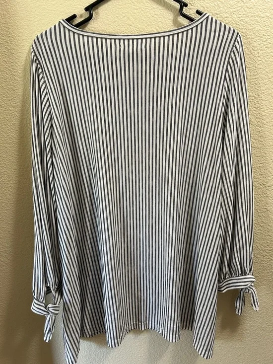 Max Studio White and Navy Vertical-Stripe Tie-Cuff Long Sleeve Top - Picture 3 of 4